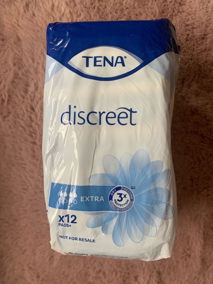 Lot protections périodiques serviettes hygiéniques femme TENA - photo numéro 2