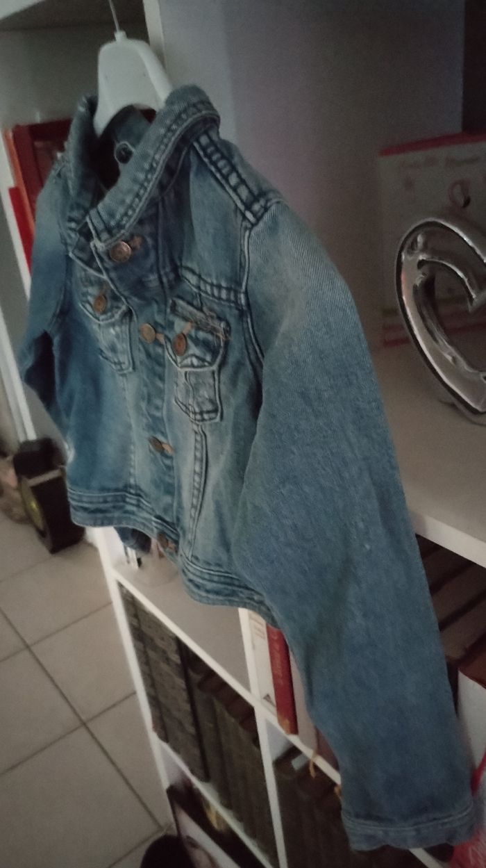 Jolie Veste en jeans courte 6/7 ans 100% coton neuve - photo numéro 4