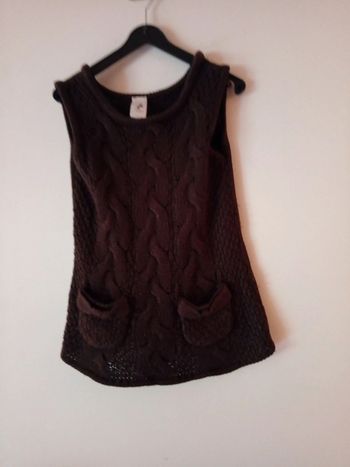 Joli pull sans manches marron. C&A. 5 ans. Acryliqie