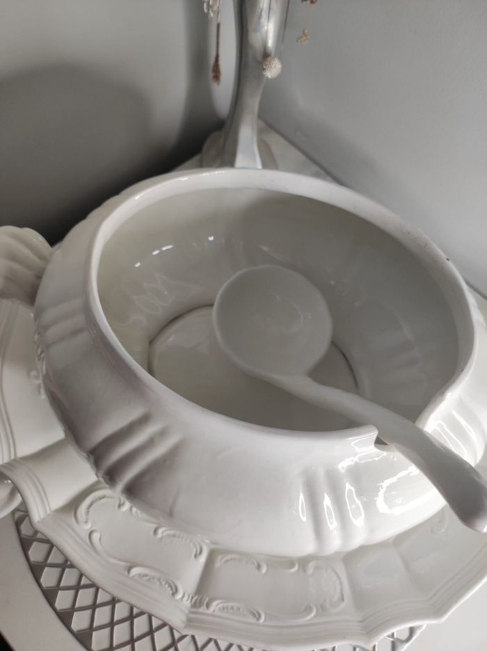 Soupière blanche en porcelaine - photo numéro 3