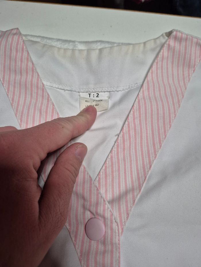 Lot blouse col rose et pantalon taille 2 - photo numéro 2