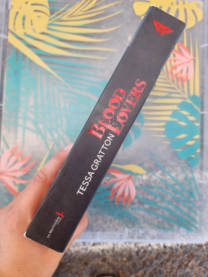 Livre broché "blood lovers" de Tessa Gratton - photo numéro 3