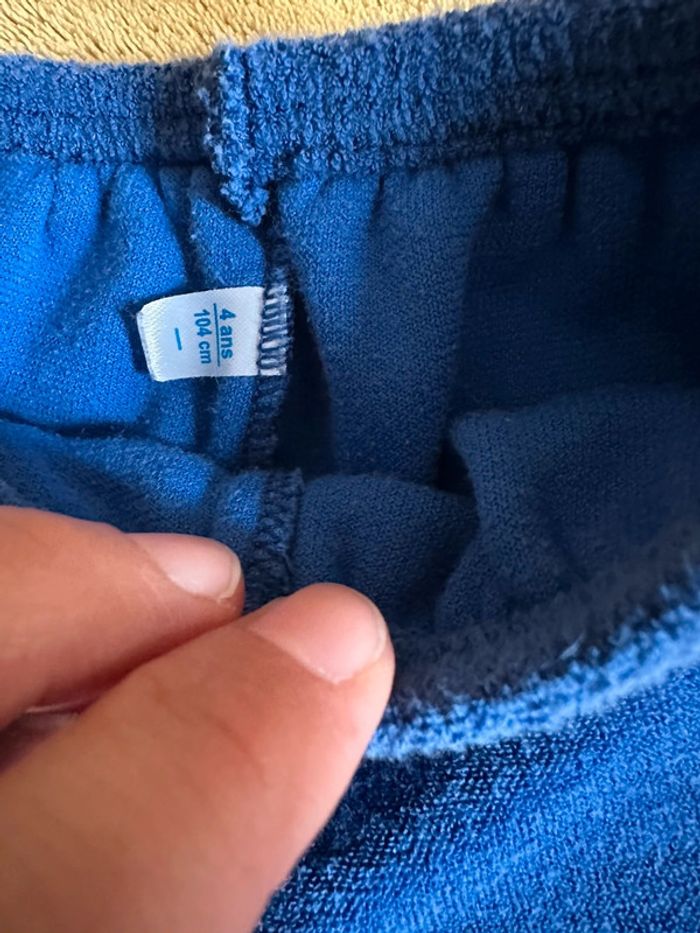Lot pyjamas 4 ans 1 bas et 2 hauts - photo numéro 4