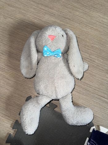 Peluche lapin ou gris très bon état