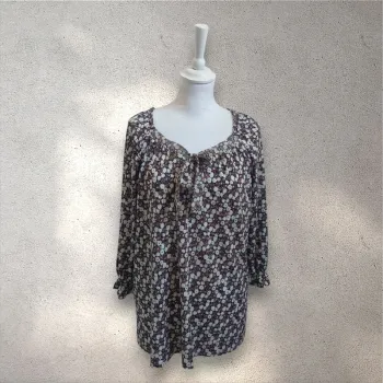 Blouse fluide manches longues motifs fleuris taille 44