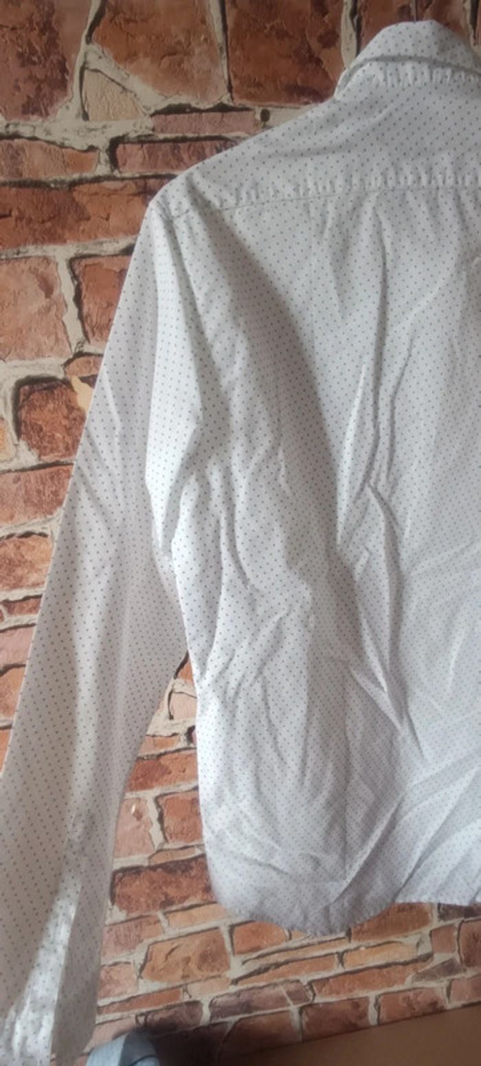 Chemise blanche avec motifs bleus - photo numéro 5