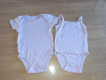 Lot bodies 12 mois