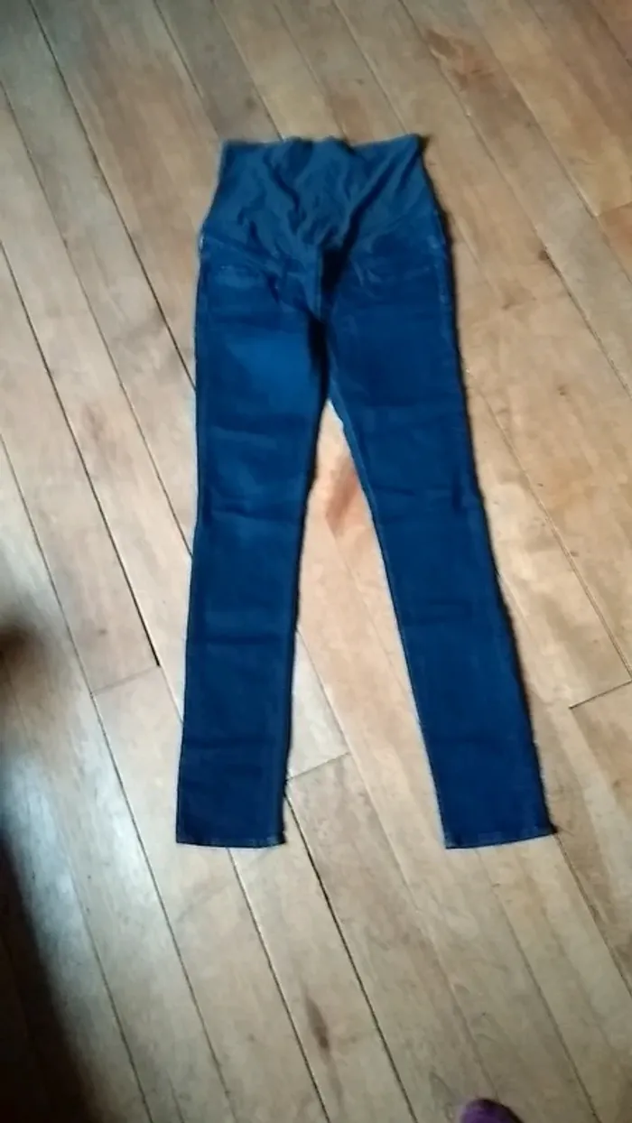 Jean brut de grossesse Mama H&M taille M