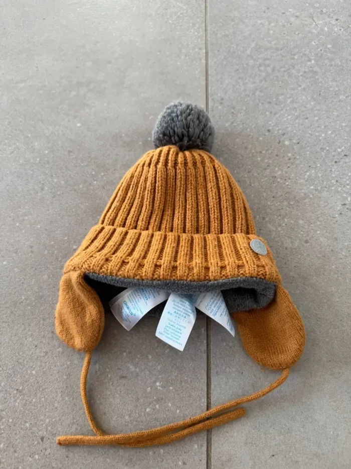 Bonnet à pompon Obaibi, taille 6/12 mois, très bon état