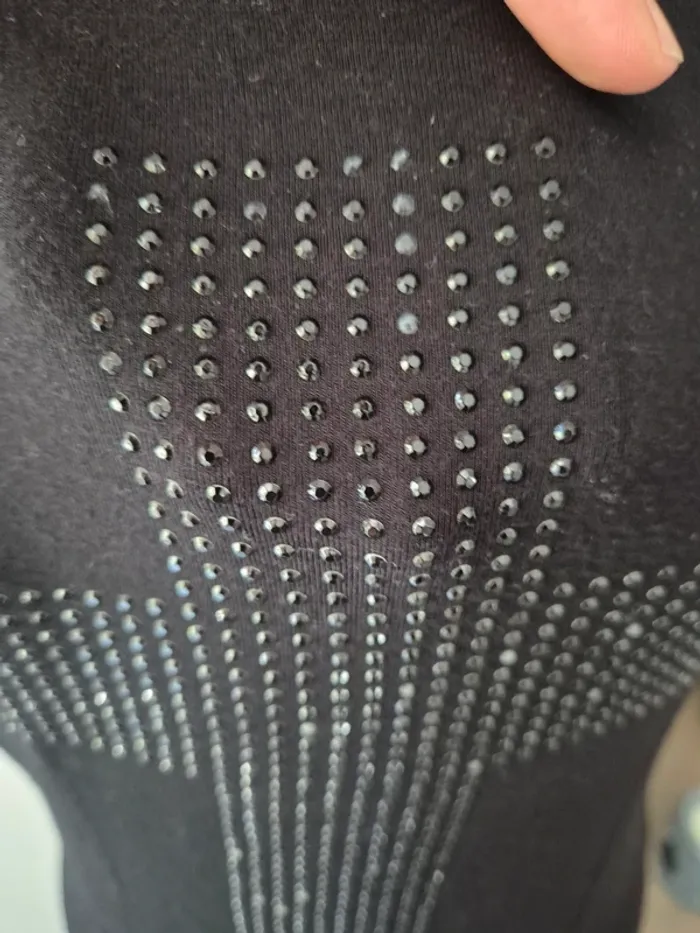 Joli tee-shirt noir à strass - photo numéro 4