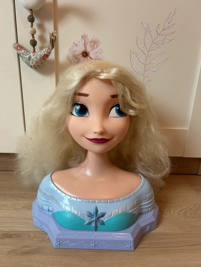 Tête à coiffer Elsa reine des neiges
