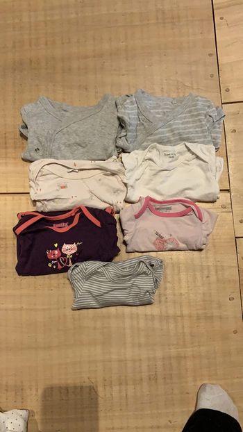 Lot de 7 bodies manches longues différentes marques en très bon état 9-12mois