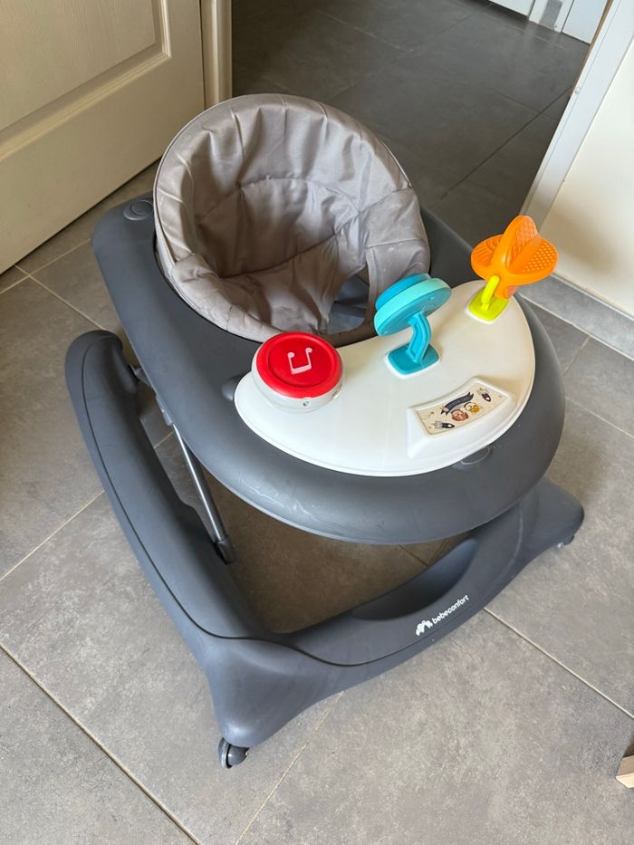 Trotteur bébé confort