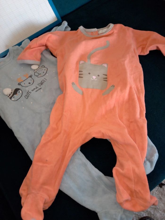 Lot de 2 pyjamas grenouillère 9mois bebe - photo numéro 2