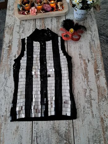Haut sequins et lamelles argent