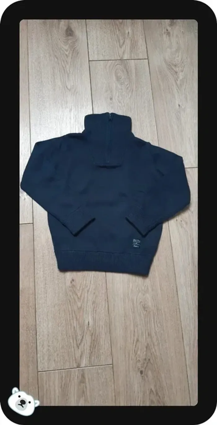 Pull tape à l'oeil "camionneur " bleu foncé 4 ans en parfait état