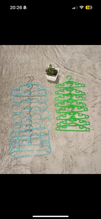 Lot de 18 cintres bébé/enfants