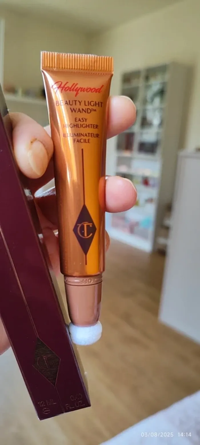 Charlotte Tilbury Beauty Light Wand Highlighter Shade Spotlight 12ml - photo numéro 2