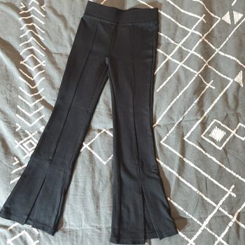 Pantalon noir bas évasé 