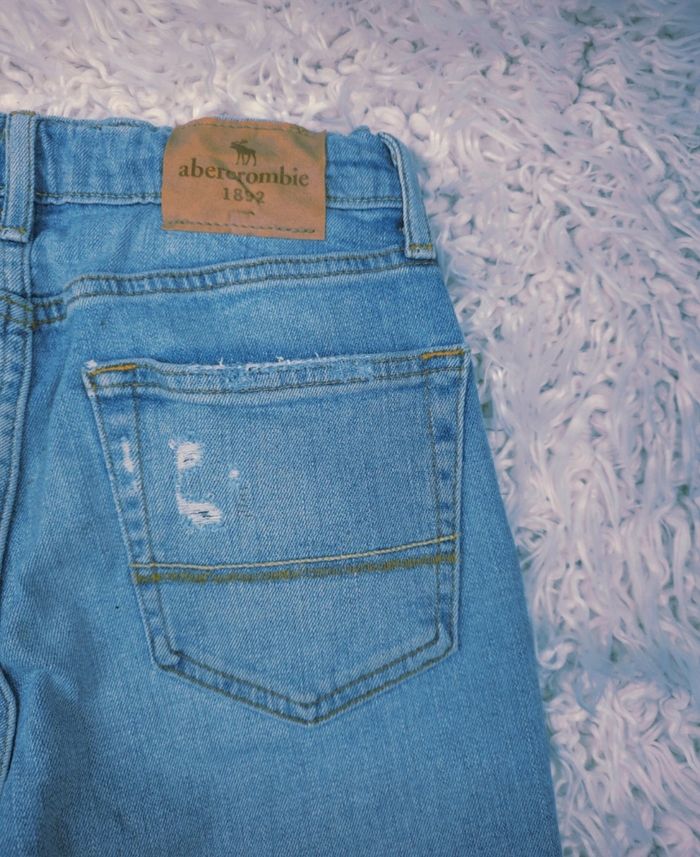 Bermuda en jean bleu clair délavé Garçon taille 9/10 ans marque Abercrombie 🎸 - photo numéro 9