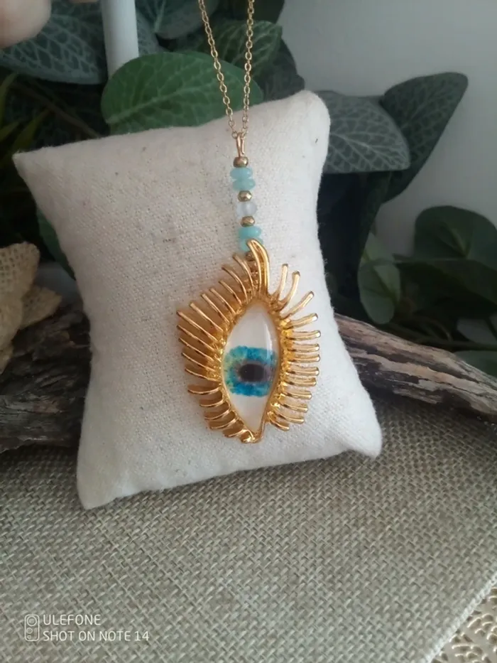 Collier oeil et pierres aigue marine