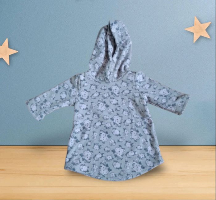 Pull fille avec capuche 3-6 mois très bon état