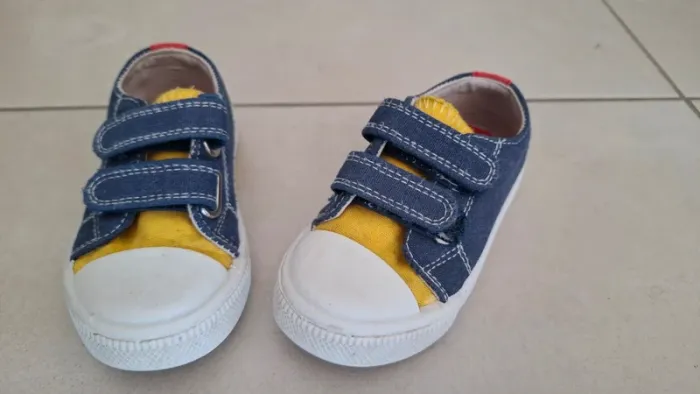 Tennis taille 21 - photo numéro 3