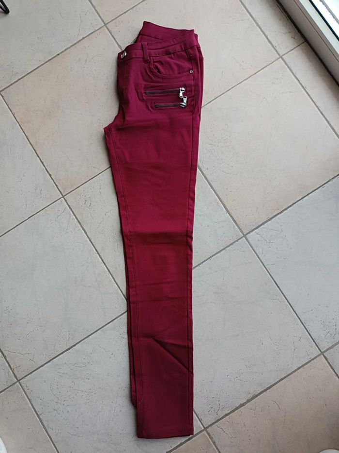Jeans skinny bordeaux/lie de vin - taille M - neuf - photo numéro 2