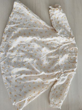 Blouse à fleurs jaune pâle