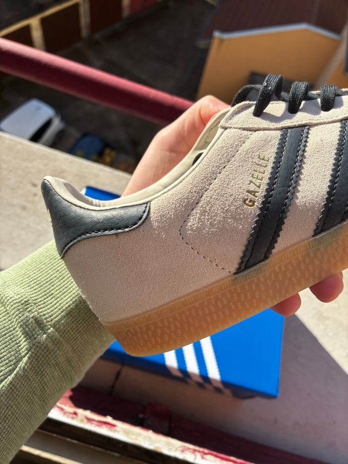 Adidas Gazelle Alumina/Core Black/Gum - Taille 39 - Neuves - photo numéro 7