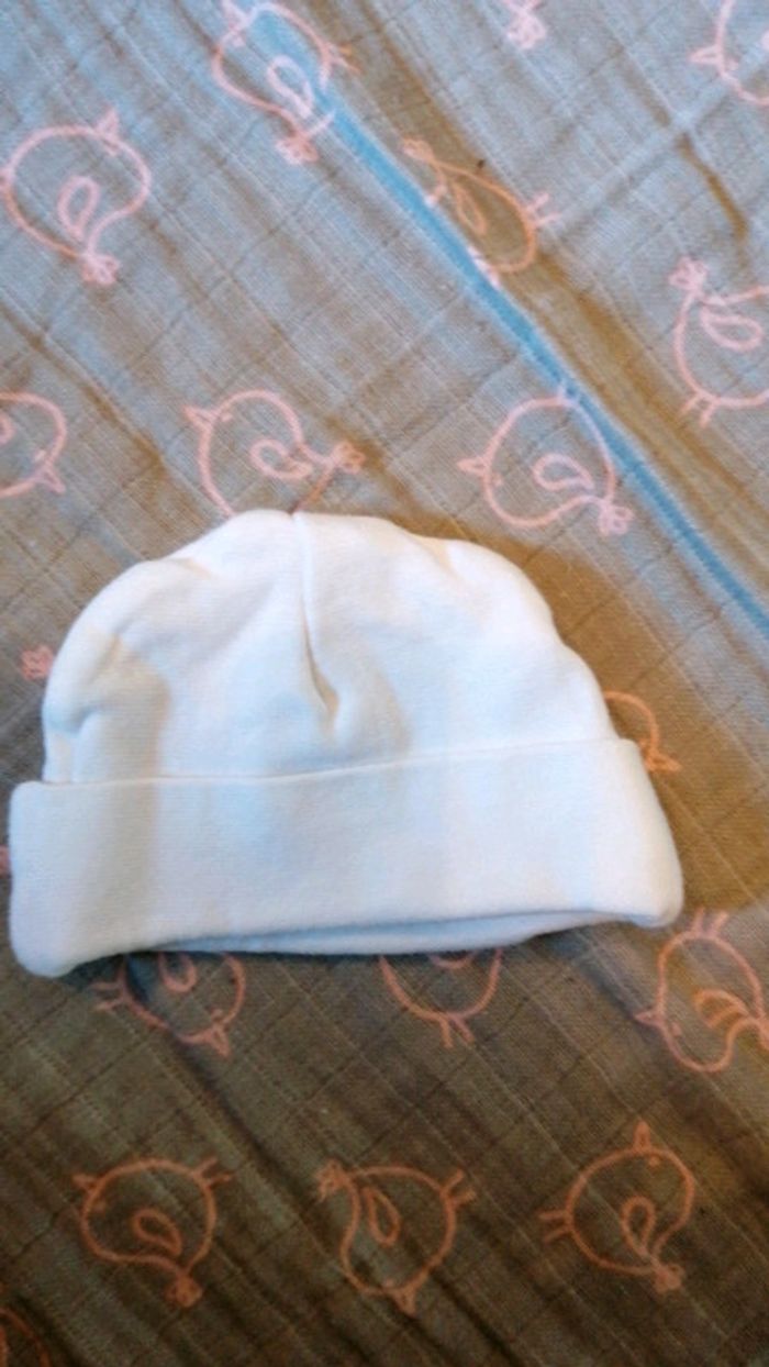 Bonnet blanc naissance