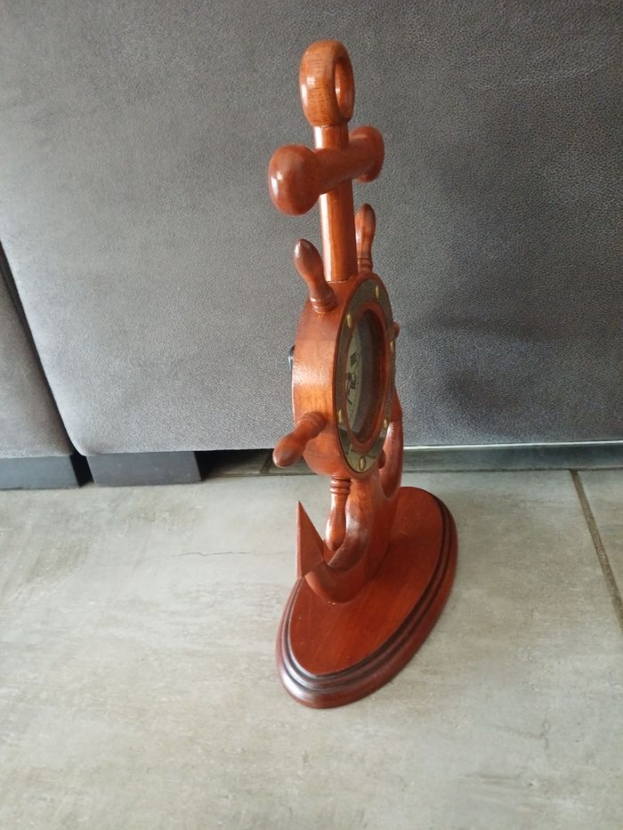 Horloge en bois, en forme d'ancre et de barre de bâteau - photo numéro 4