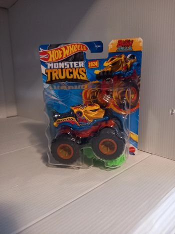 Hotwheel monster truck bashzilla