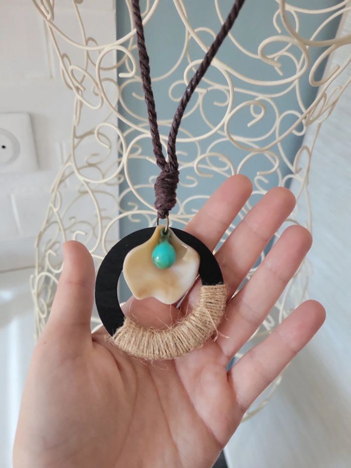 Collier sautoir pendentif rond avec perle en forme de goute bleu turquoise - photo numéro 2