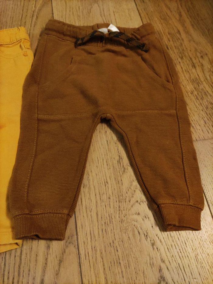 Lot pantalons 9 mois - photo numéro 3