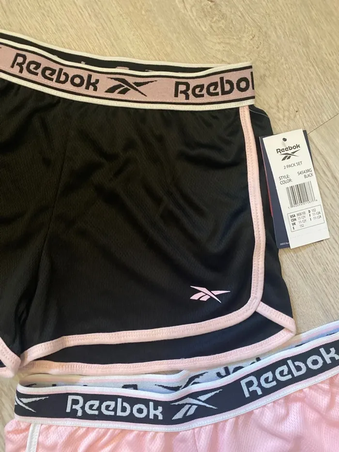 Lot de 2 shorts Reebok 11 12 ans Neufs - photo numéro 2