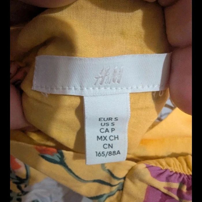 Top court jaune fleurie H&M taille S - photo numéro 5