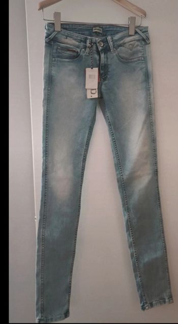 Jean neuf femme  en 38 Tommy Hilfiger