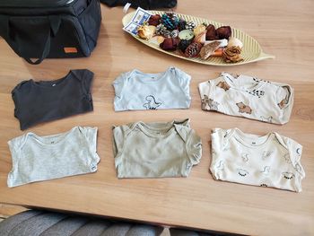 Lot de 6 bodies ML taille 24 mois H&M