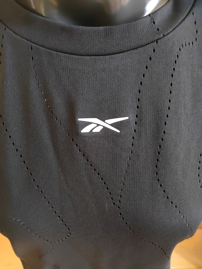 T-shirt de sport t. 2XS Reebook neuf - photo numéro 2