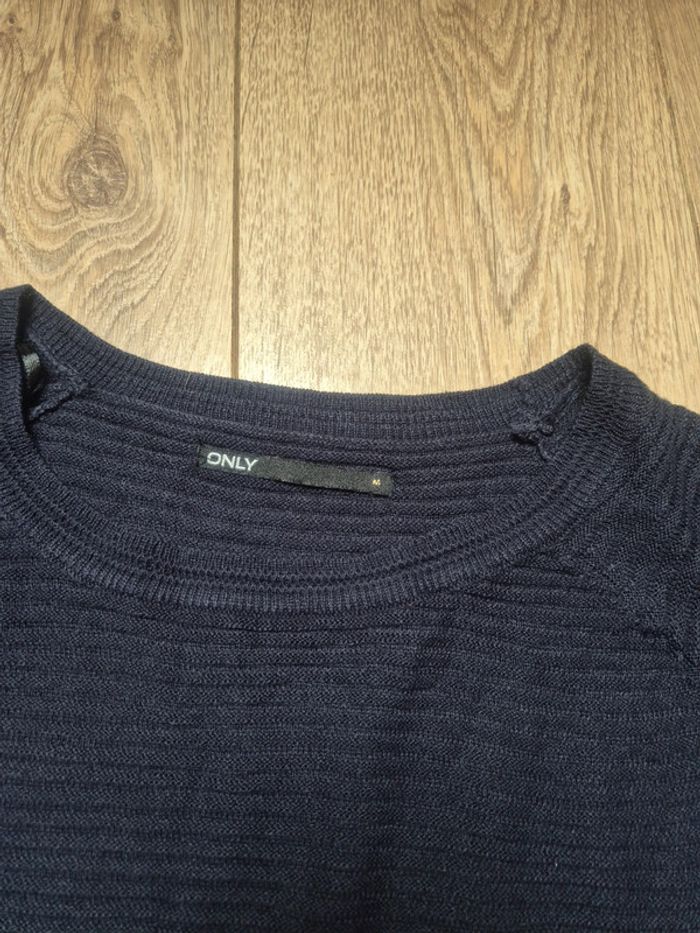 Pull bleu foncé "only" taille M en parfait état - photo numéro 2