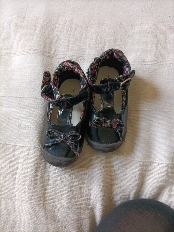 Chaussures fille 19