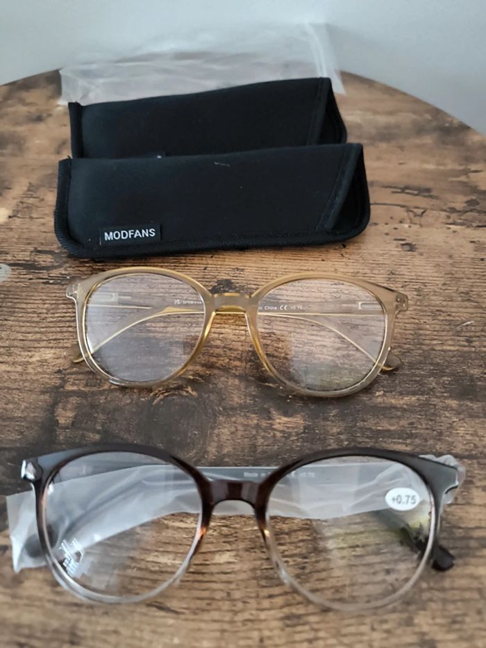 Lot de 2 paires de lunettes de lecture+0,75 neuve