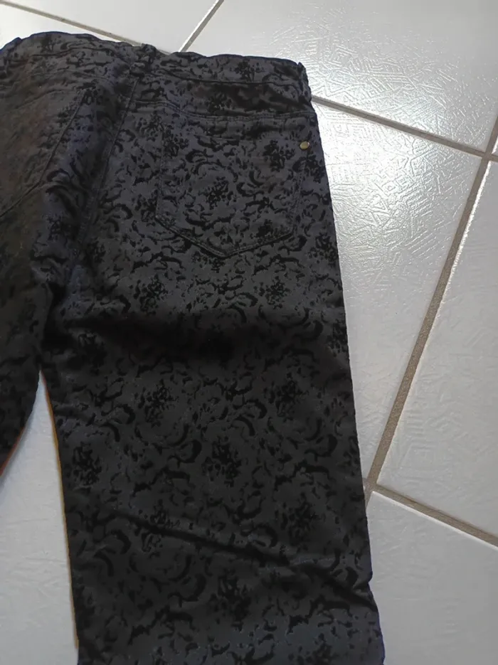 Pantalon femme noir motif baroque - photo numéro 13