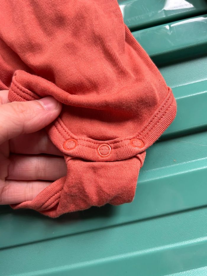 Lot de 5 bodys 1 mois fille et un petit bonnet rose - photo numéro 12