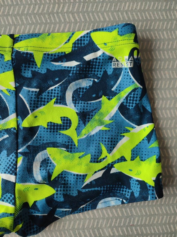 Maillot boxer de bain garçon, motif requin
Taille 12 ans marque Nabaiji ( Decathlon ). - photo numéro 7