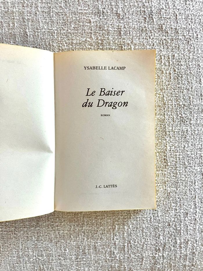 Livre Poche  Le baiser du dragon de Ysabelle Lacamp - photo numéro 5