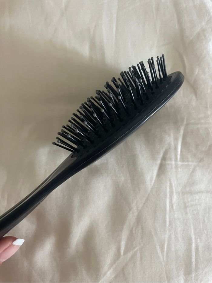 Brosse à cheveux noire - photo numéro 2