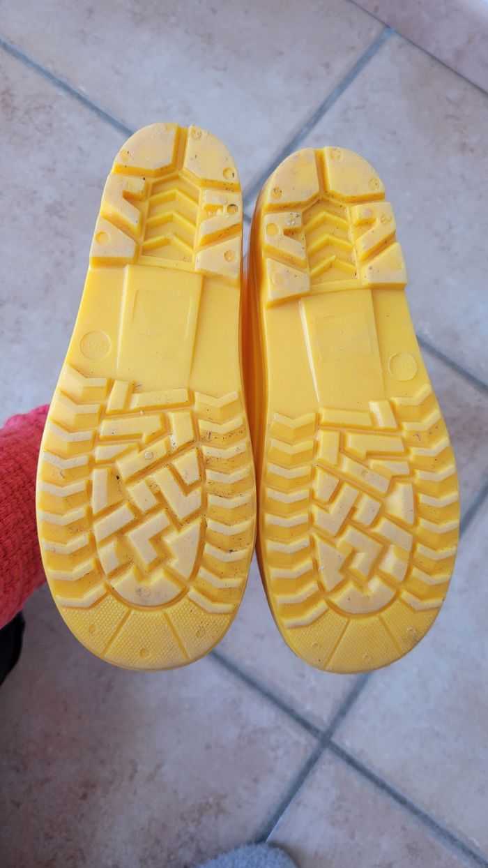 Paire de bottes de pluie jaune en 32/33 - photo numéro 7