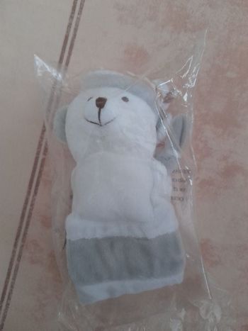 Doudou ours avec bonnet rayé